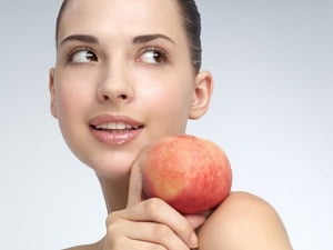 Как наносить персиковое масло на кожу лица